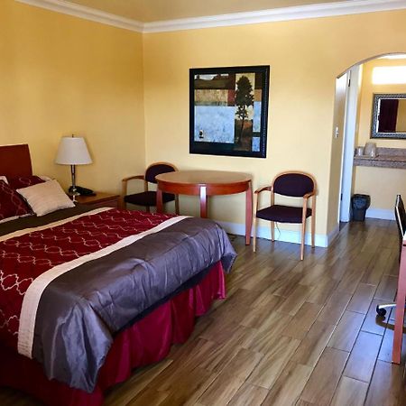 Town & Country Motel Livingston Экстерьер фото