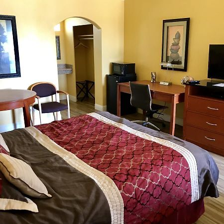 Town & Country Motel Livingston Экстерьер фото