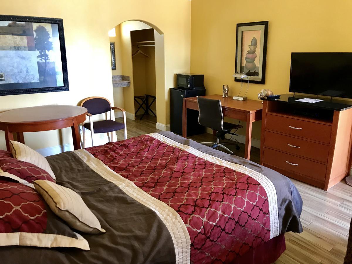 Town & Country Motel Livingston Экстерьер фото