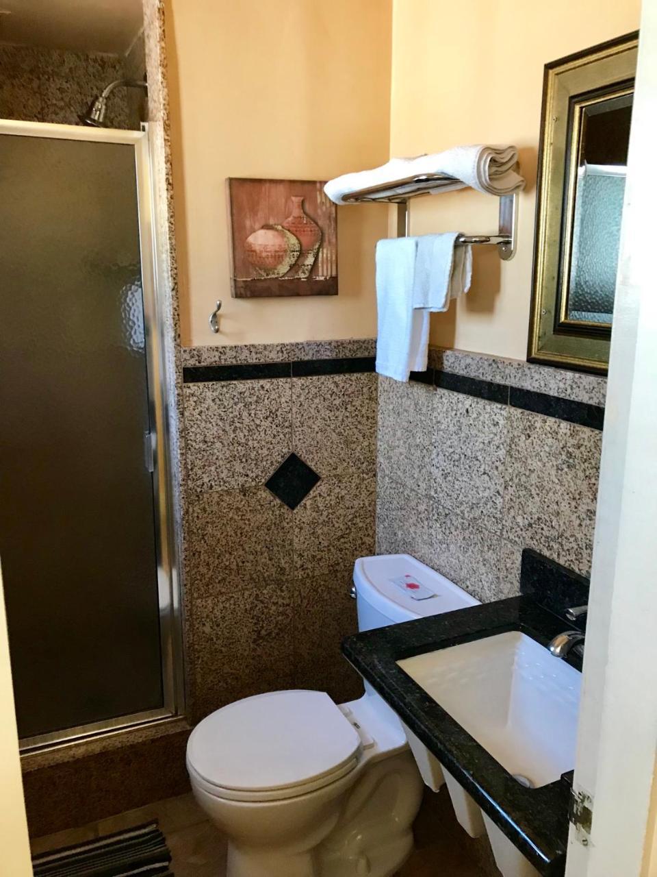 Town & Country Motel Livingston Экстерьер фото