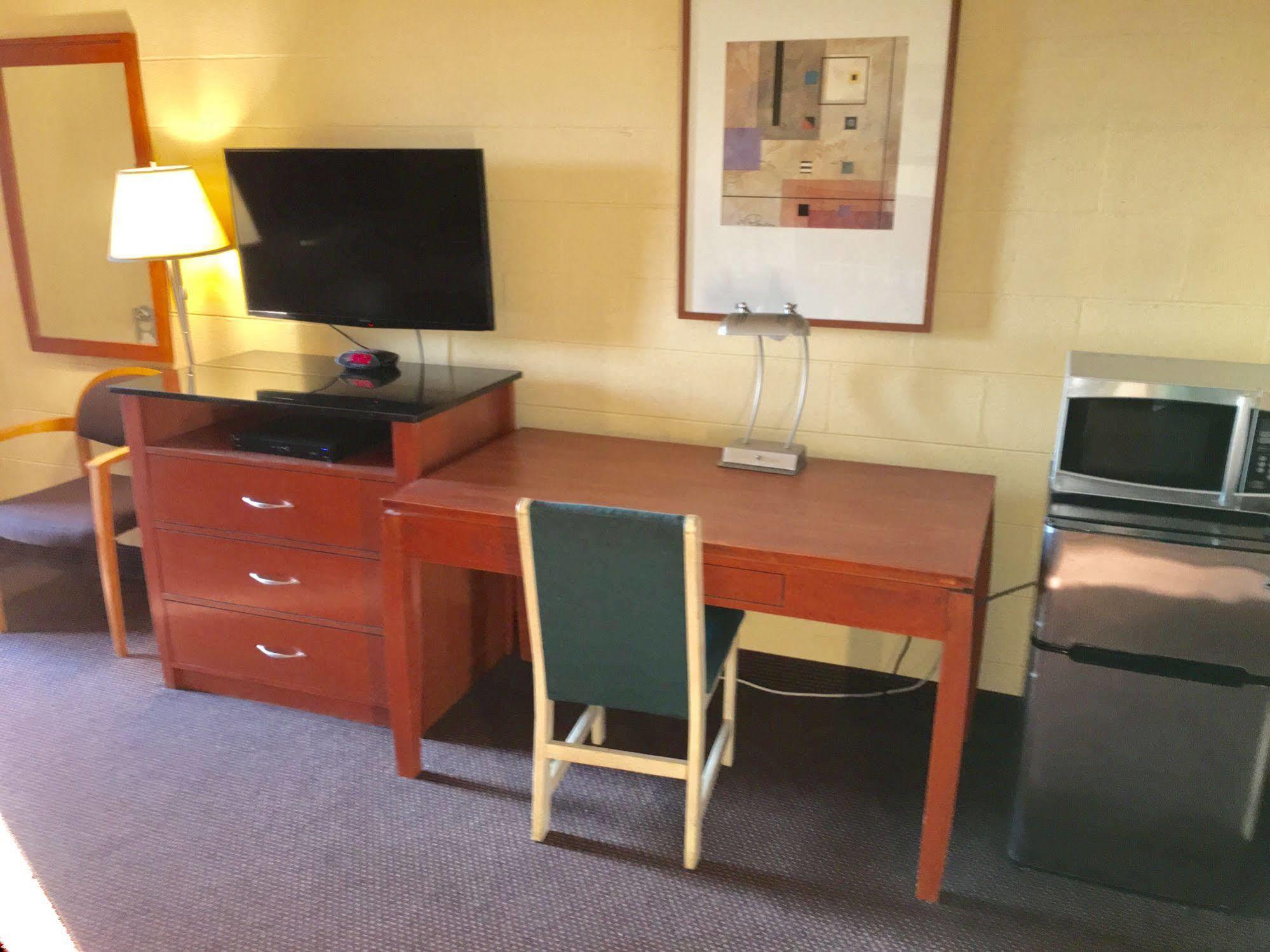 Town & Country Motel Livingston Экстерьер фото