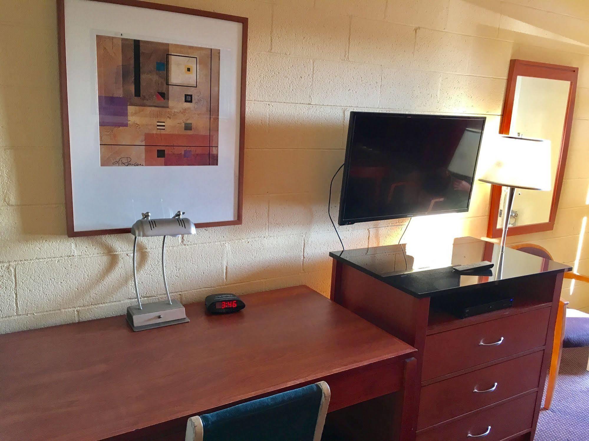 Town & Country Motel Livingston Экстерьер фото