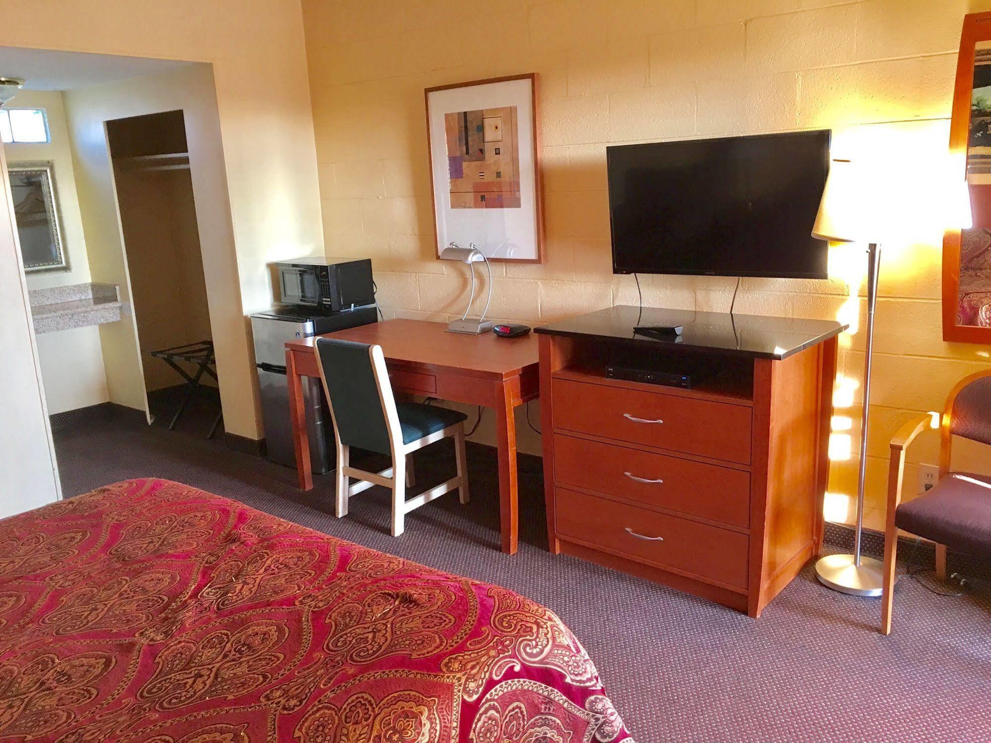 Town & Country Motel Livingston Экстерьер фото