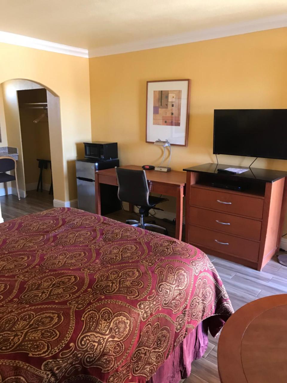 Town & Country Motel Livingston Экстерьер фото