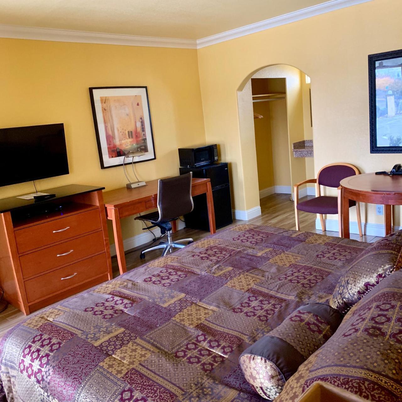 Town & Country Motel Livingston Экстерьер фото