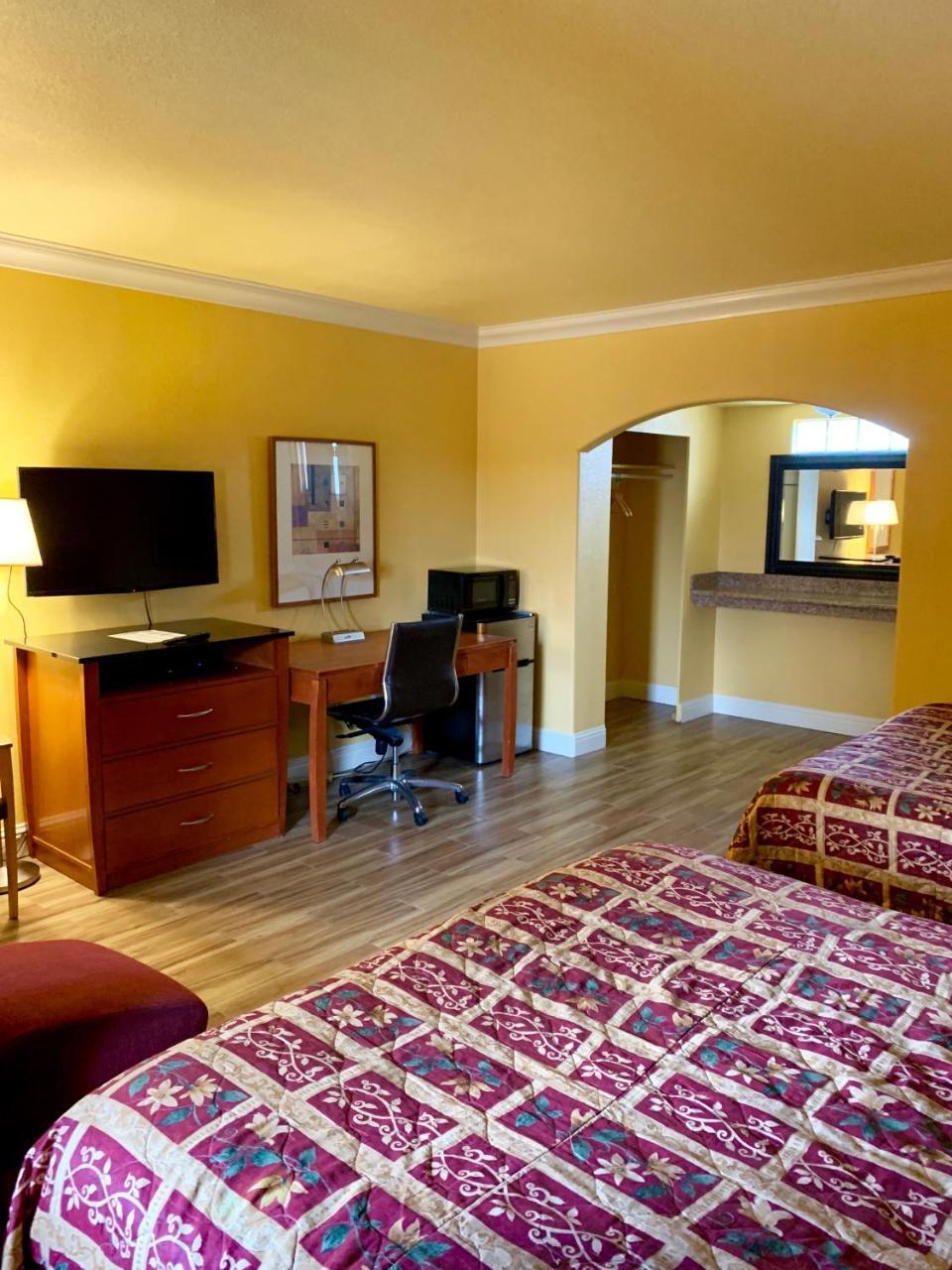 Town & Country Motel Livingston Экстерьер фото